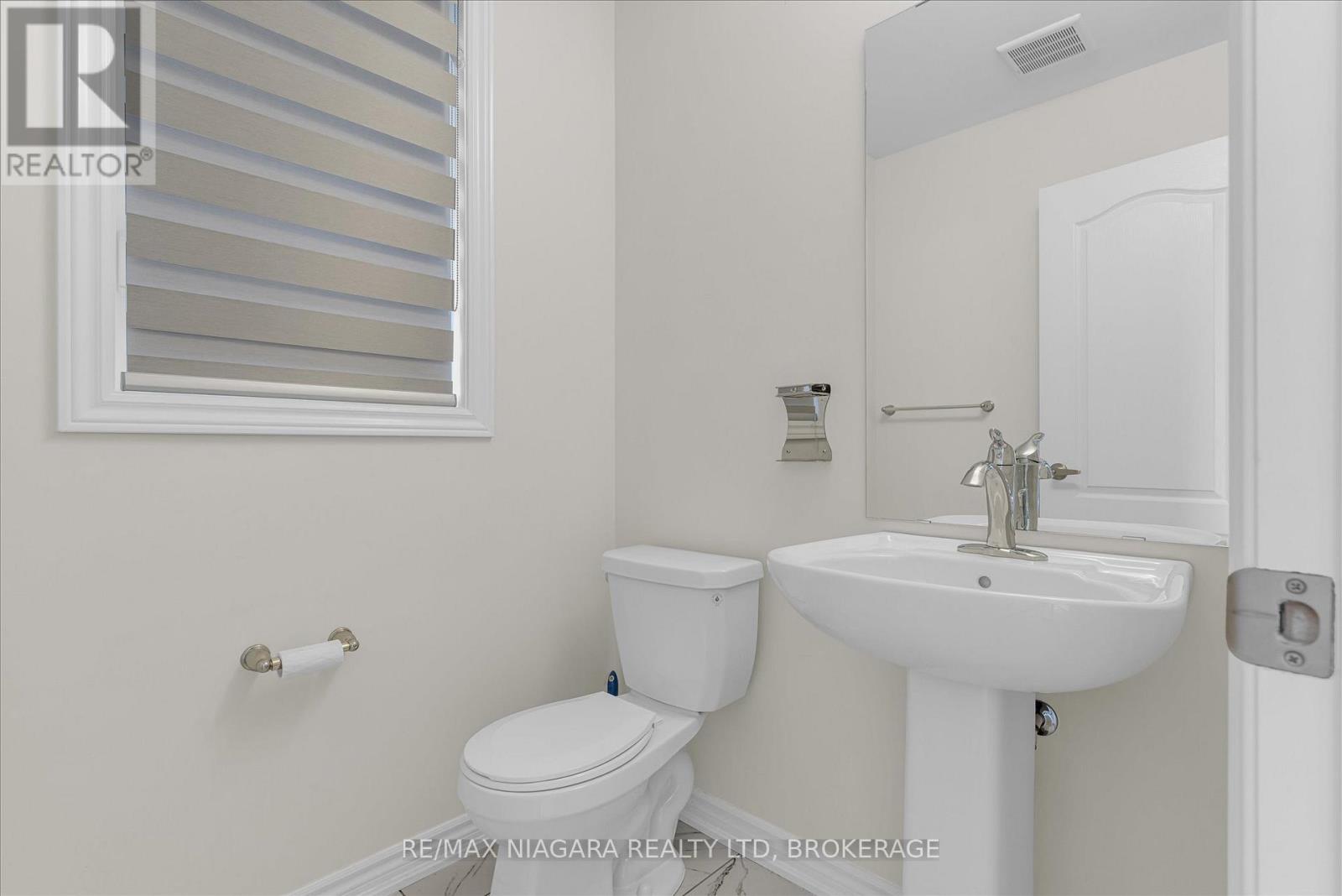 Photo 37 of 22 Peach Street, Thorold ON