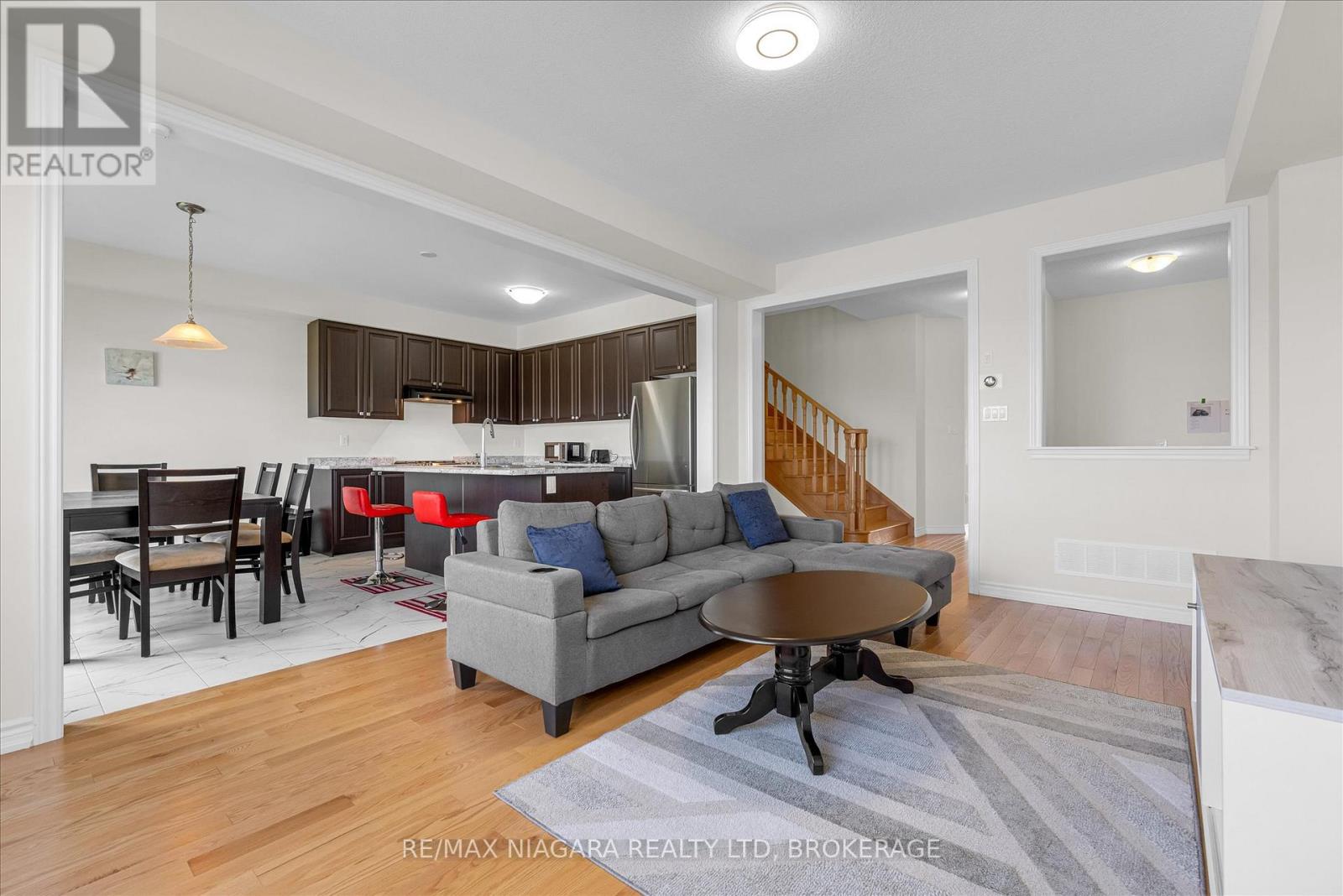 Photo 3 of 22 Peach Street, Thorold ON