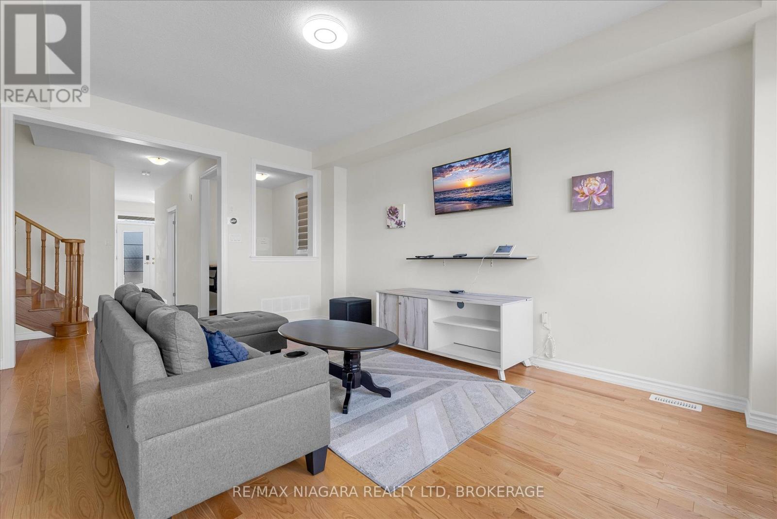 Photo 12 of 22 Peach Street, Thorold ON