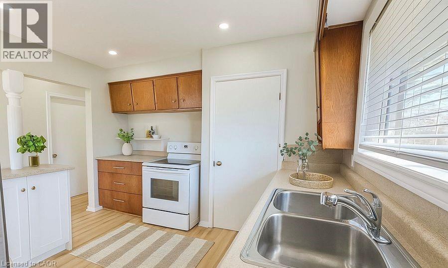 Photo 2 of 37 Kingslea Drive Unit Upper, Hamilton ON