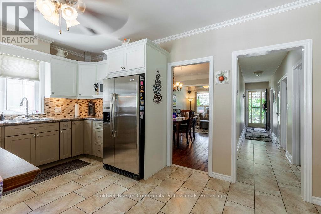 Single Family House Bungalow for Sale in  STEWARTDALE AVENUE Hamilton (Rosedale) 