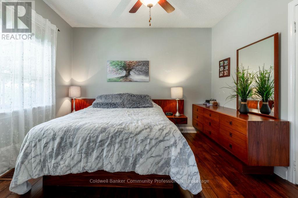 Single Family House Bungalow for Sale in  STEWARTDALE AVENUE Hamilton (Rosedale) 