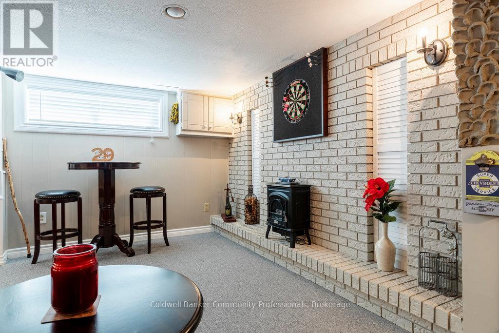 Single Family House Bungalow for Sale in  STEWARTDALE AVENUE Hamilton (Rosedale) 