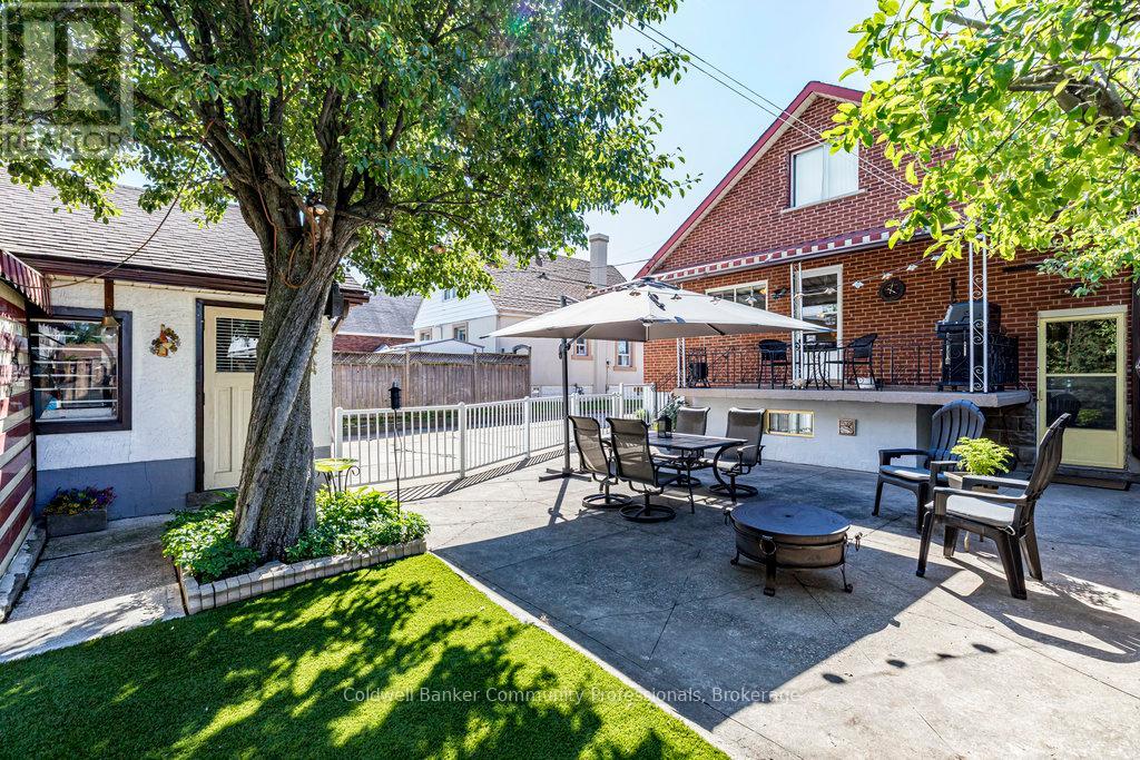 Single Family House Bungalow for Sale in  STEWARTDALE AVENUE Hamilton (Rosedale) 
