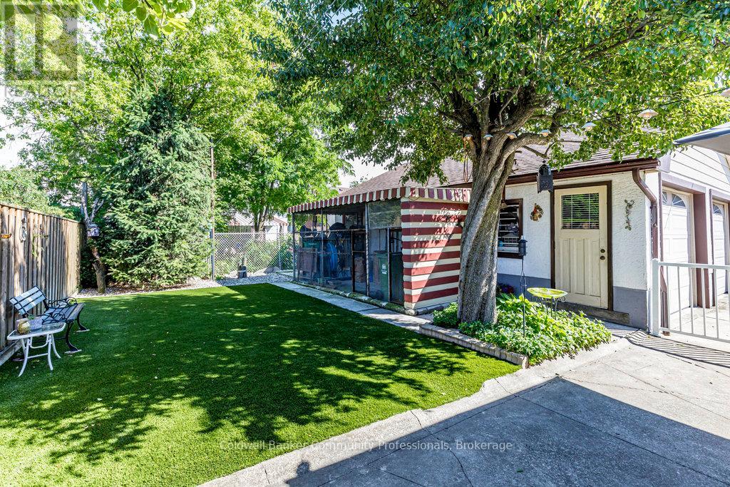 Single Family House Bungalow for Sale in  STEWARTDALE AVENUE Hamilton (Rosedale) 