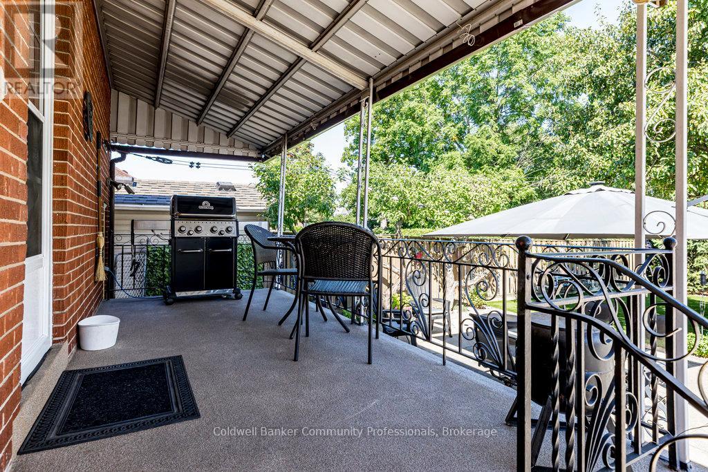 Single Family House Bungalow for Sale in  STEWARTDALE AVENUE Hamilton (Rosedale) 