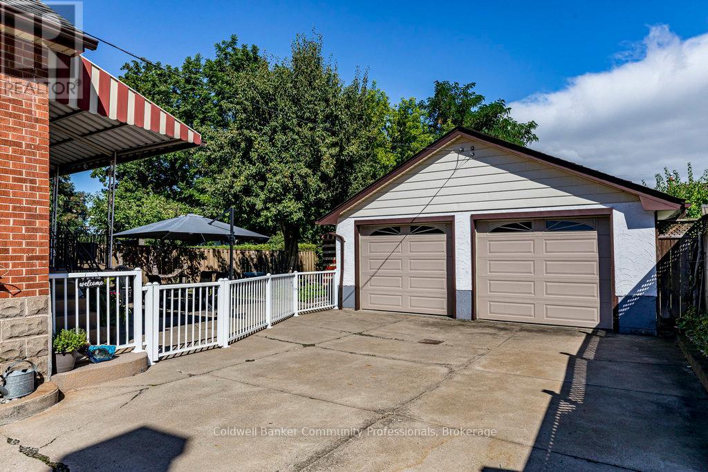 Single Family House Bungalow for Sale in  STEWARTDALE AVENUE Hamilton (Rosedale) 