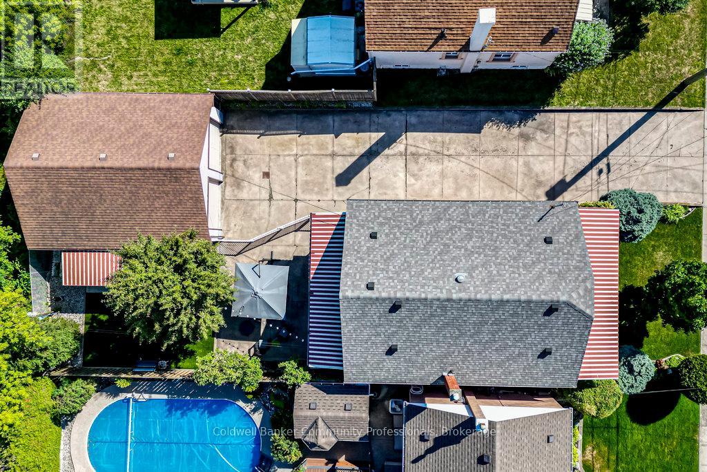 Single Family House Bungalow for Sale in  STEWARTDALE AVENUE Hamilton (Rosedale) 