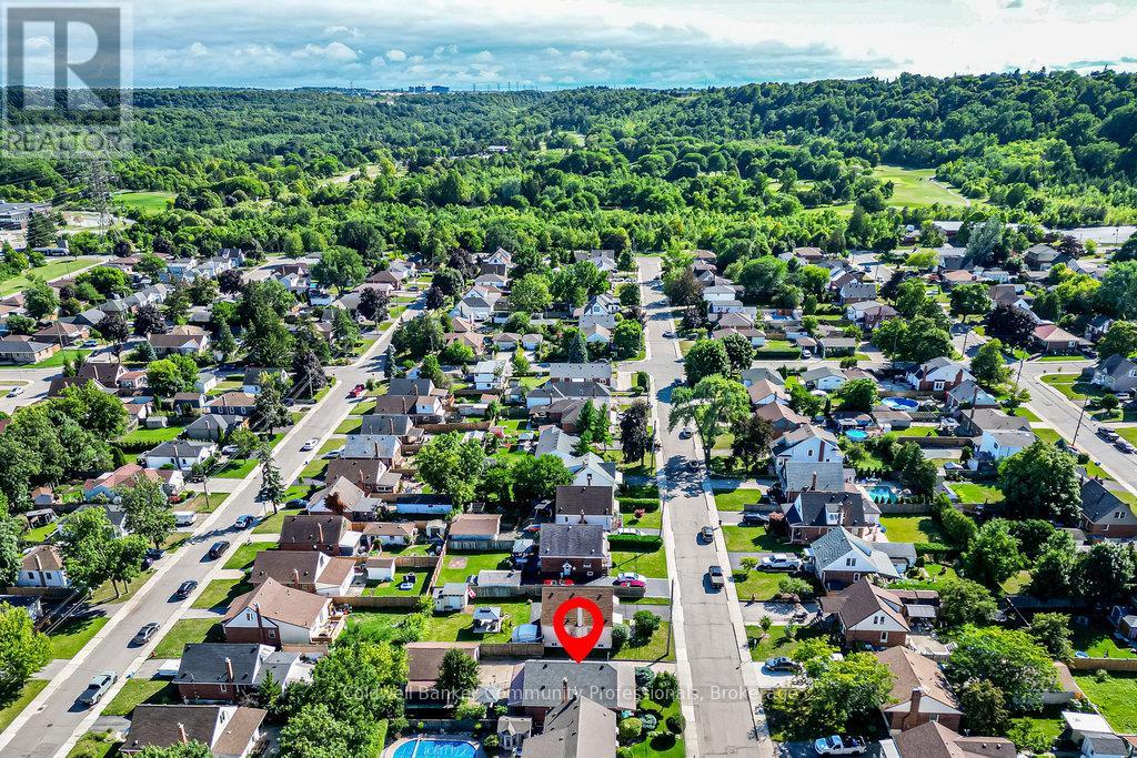 Single Family House Bungalow for Sale in  STEWARTDALE AVENUE Hamilton (Rosedale) 