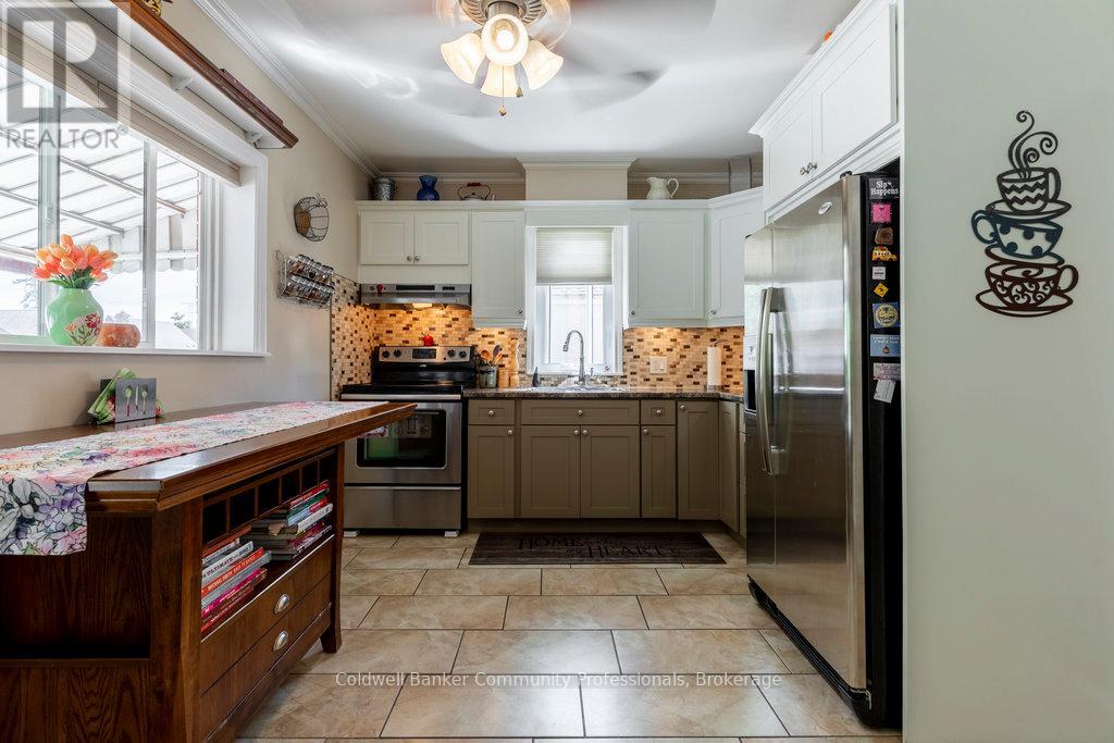Single Family House Bungalow for Sale in  STEWARTDALE AVENUE Hamilton (Rosedale) 