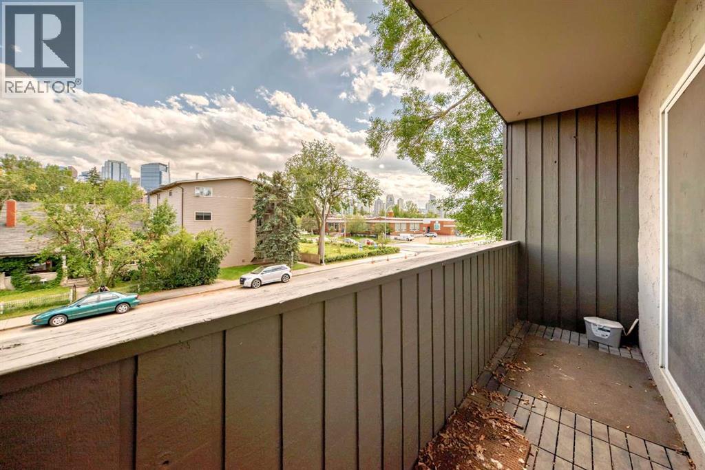 Single Family House Multi-level for Sale in #   Avenue NW Sunnyside Calgary 