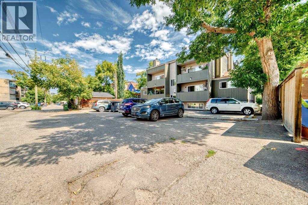 Single Family House Multi-level for Sale in #   Avenue NW Sunnyside Calgary 
