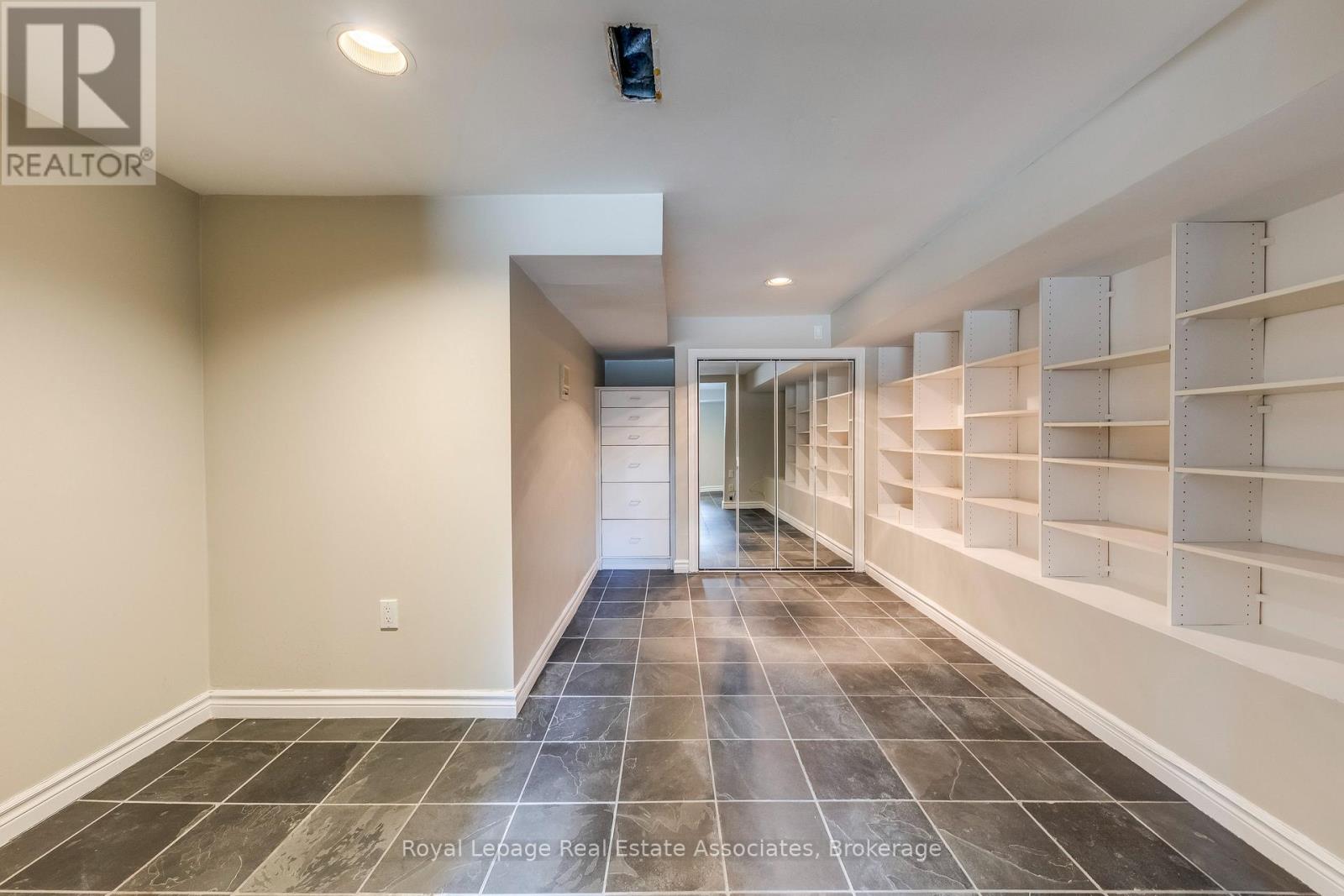 Photo 3 of 123 Melrose Avenue, Toronto ON