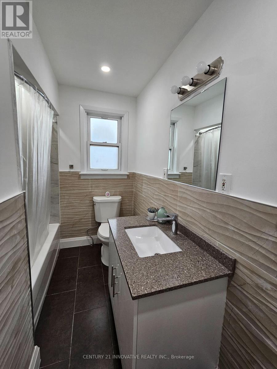Photo 11 of 703 Midland Avenue, Toronto ON