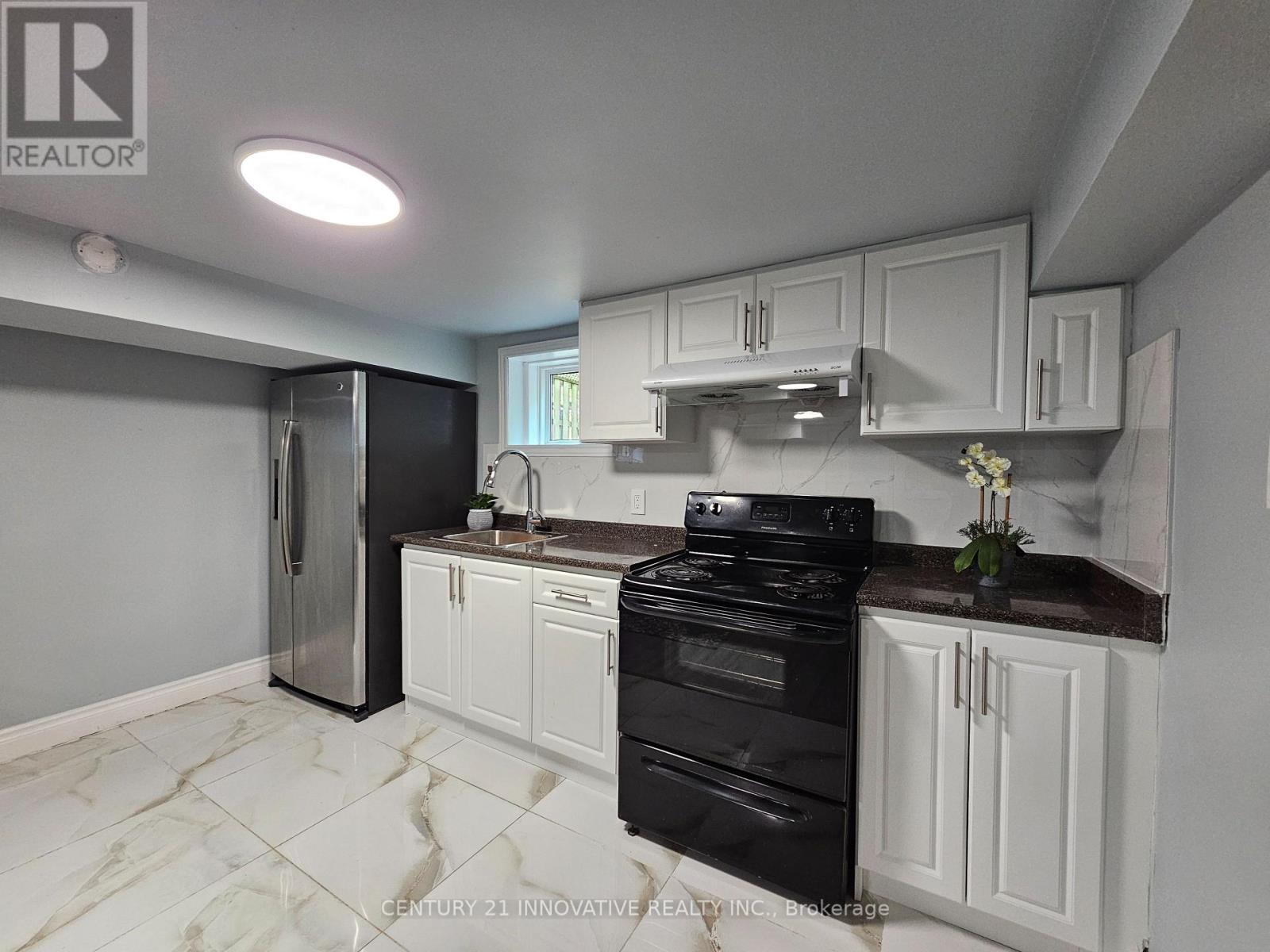 Photo 6 of 703 Midland Avenue, Toronto ON