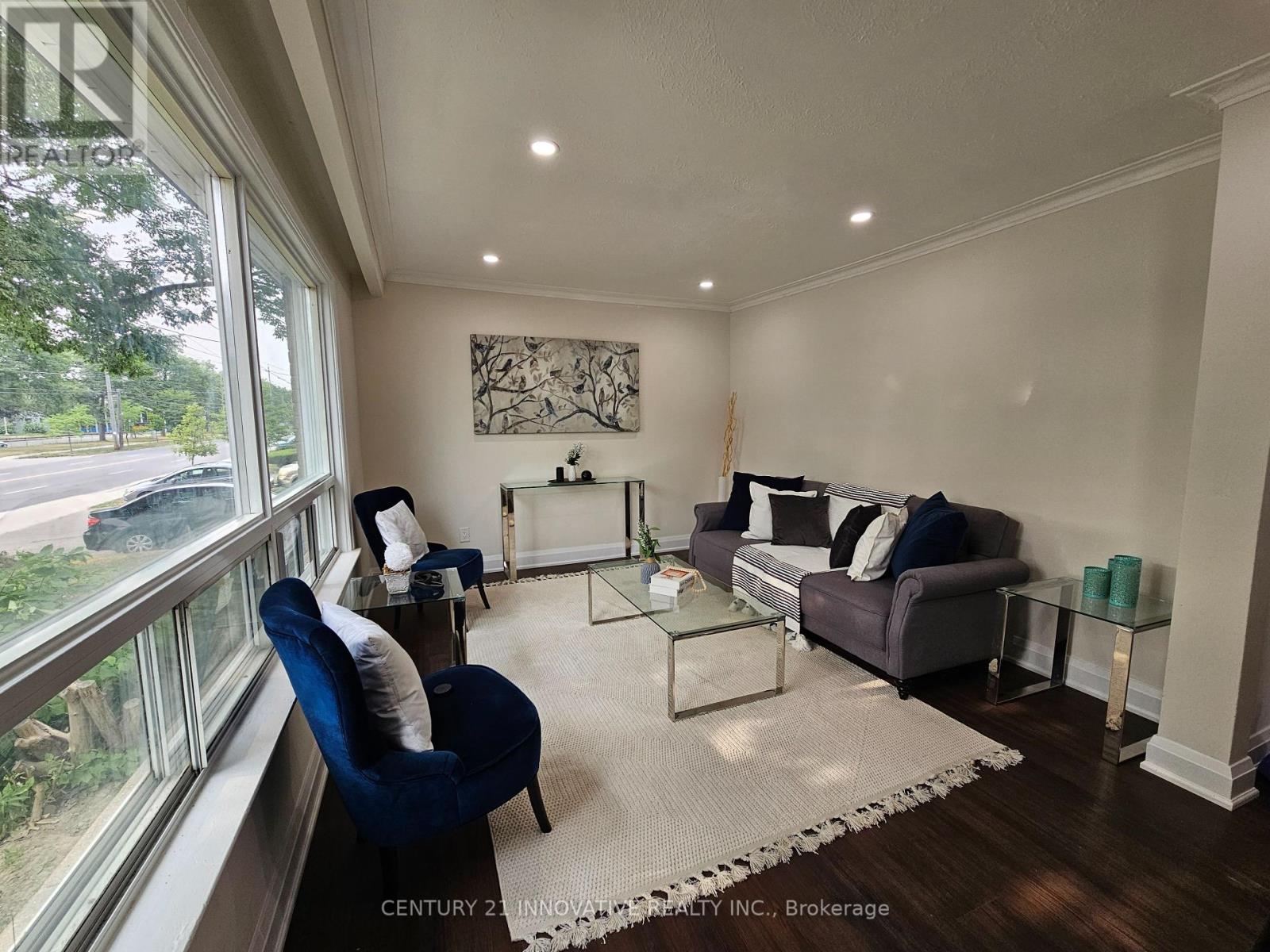 Photo 19 of 703 Midland Avenue, Toronto ON