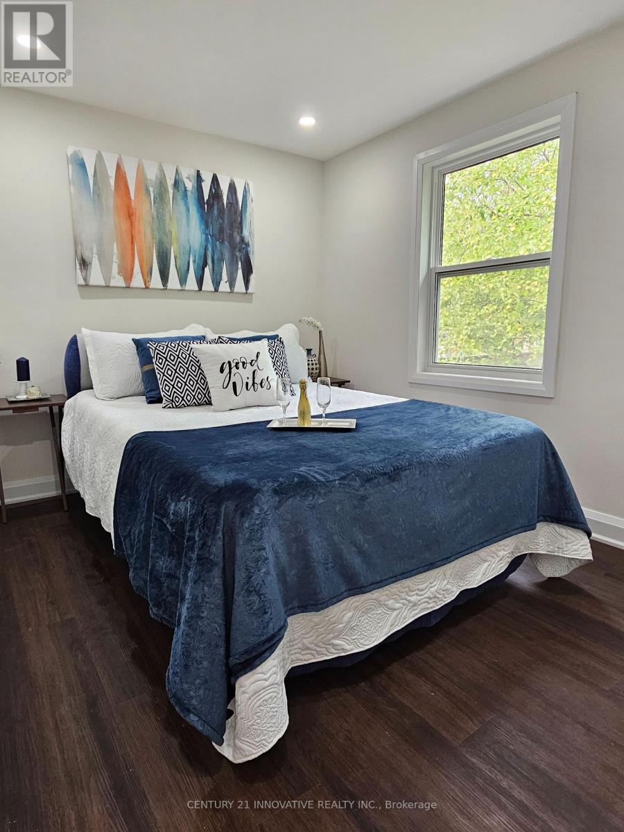 Photo 10 of 703 Midland Avenue, Toronto ON