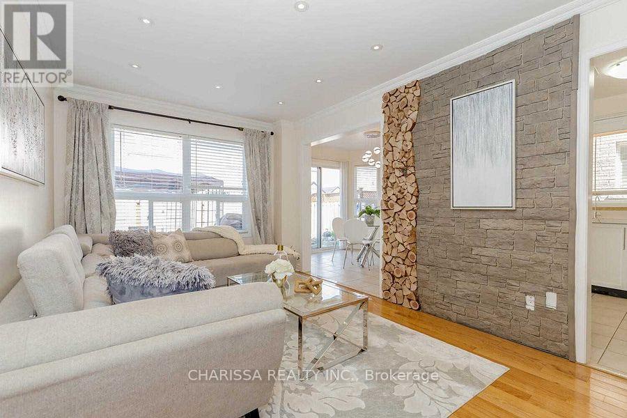 Photo 11 of Upper 131 Argento Crescent, Vaughan ON