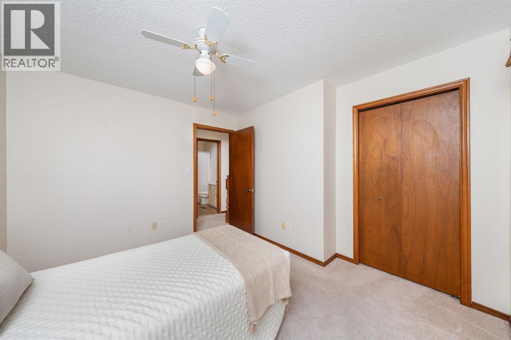 Photo 5 of 330 Willow Crescent, St Clair ON