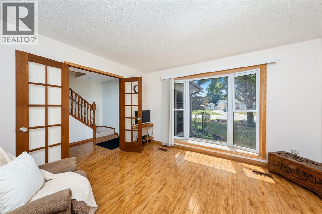 Photo 31 of 330 Willow Crescent, St Clair ON