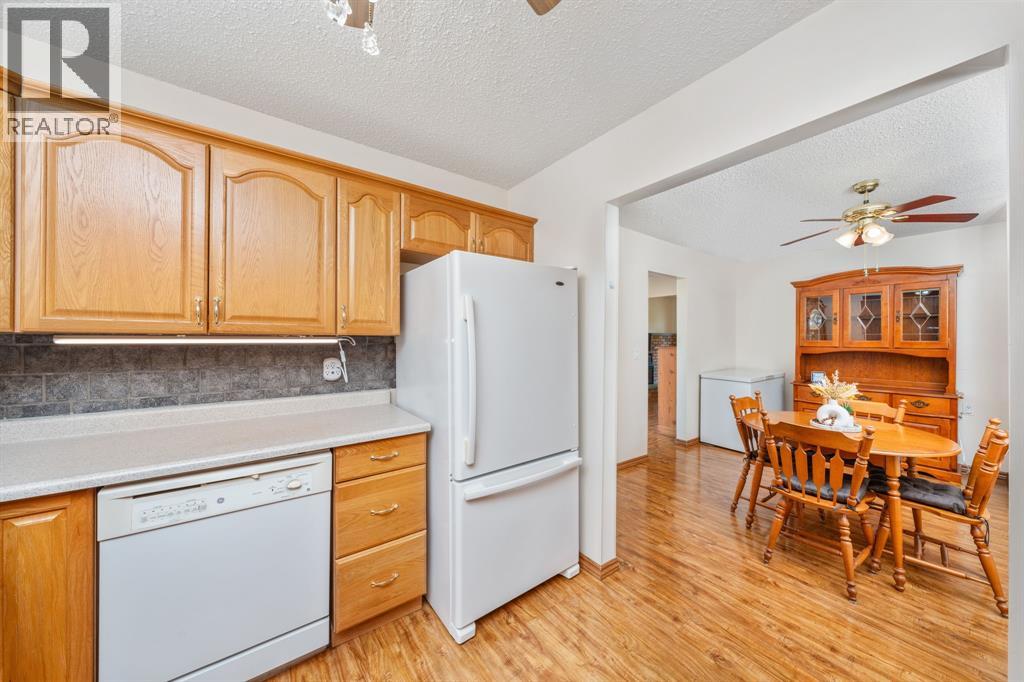 Photo 23 of 330 Willow Crescent, St Clair ON