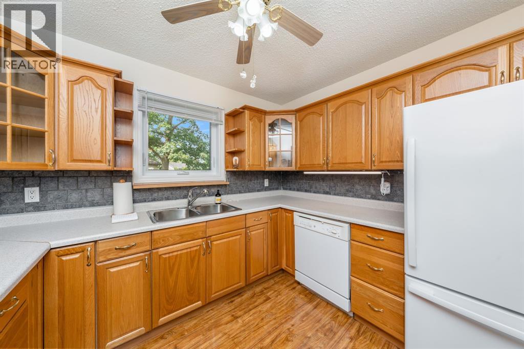 Photo 35 of 330 Willow Crescent, St Clair ON