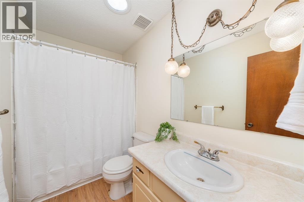 Photo 15 of 330 Willow Crescent, St Clair ON
