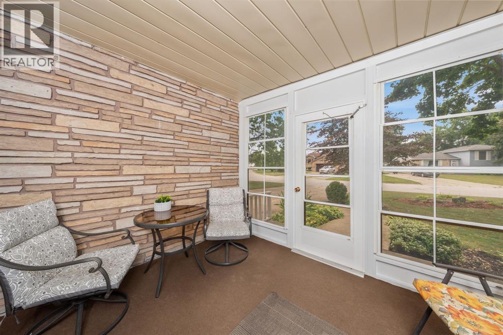 Photo 19 of 330 Willow Crescent, St Clair ON