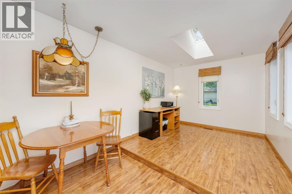 Photo 30 of 330 Willow Crescent, St Clair ON