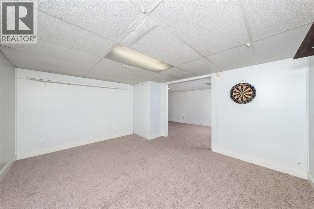 Photo 6 of 330 Willow Crescent, St Clair ON