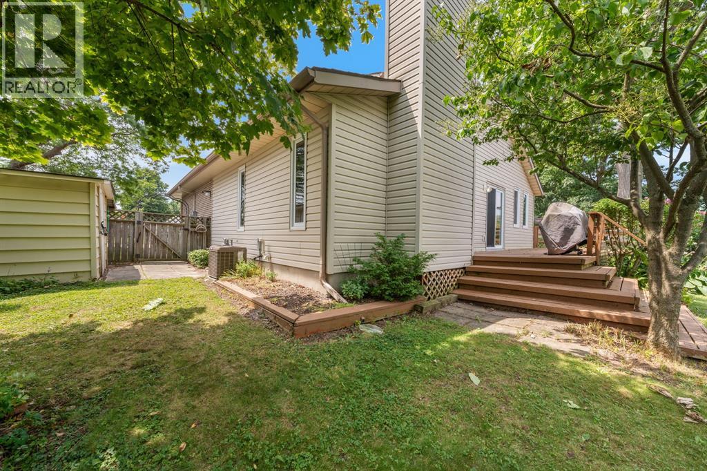 Photo 22 of 330 Willow Crescent, St Clair ON