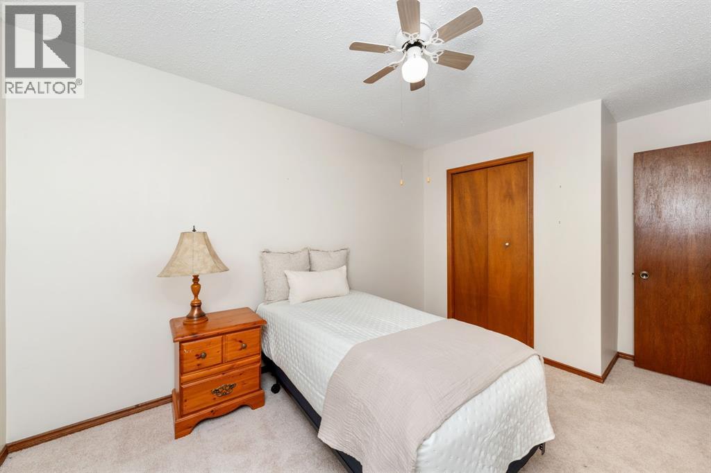 Photo 14 of 330 Willow Crescent, St Clair ON