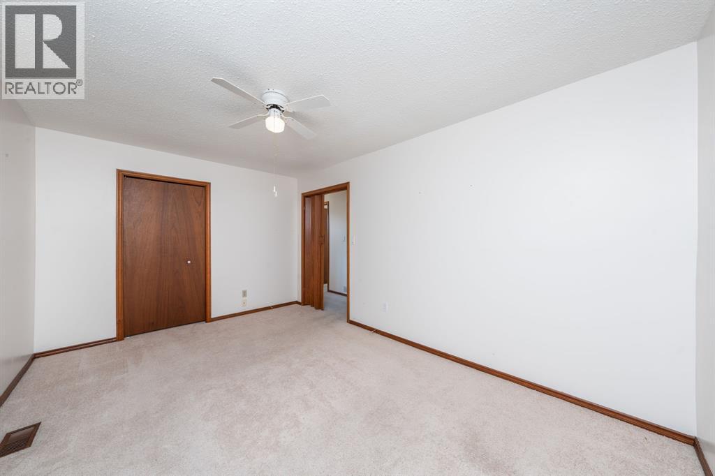 Photo 9 of 330 Willow Crescent, St Clair ON