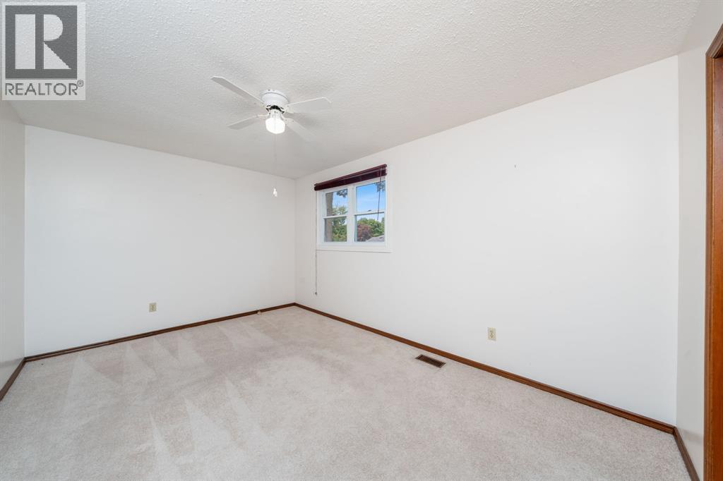 Photo 36 of 330 Willow Crescent, St Clair ON