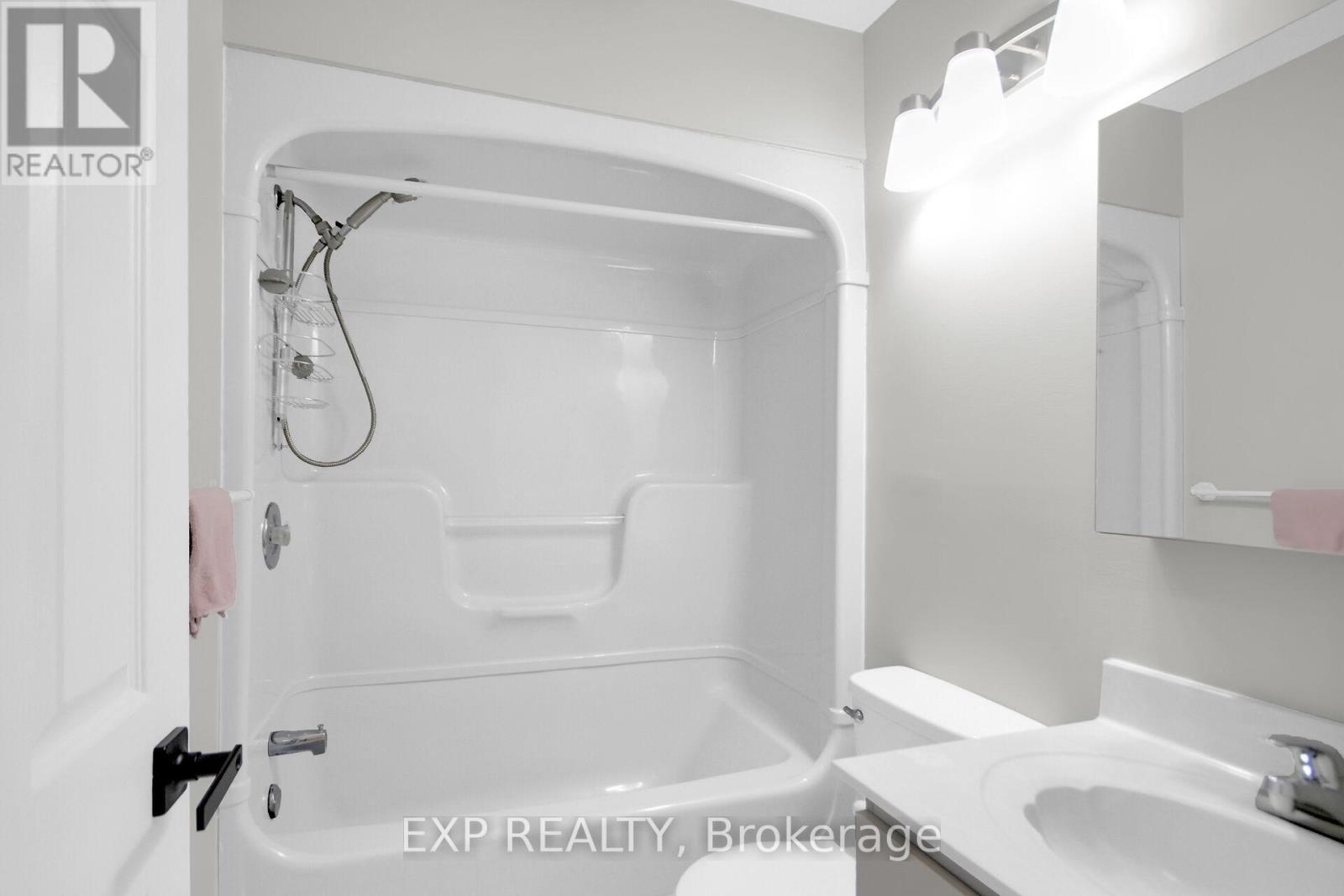 Photo 18 of 1083 Eadie Road, Russell ON