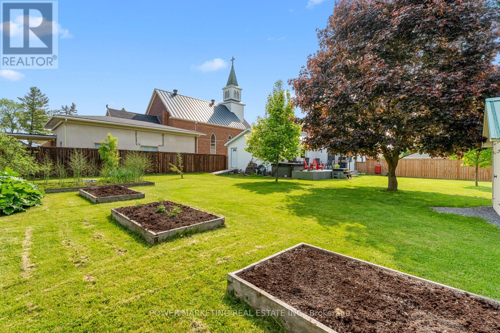 Photo 3 of 49 Mclachlin Street, Arnprior ON