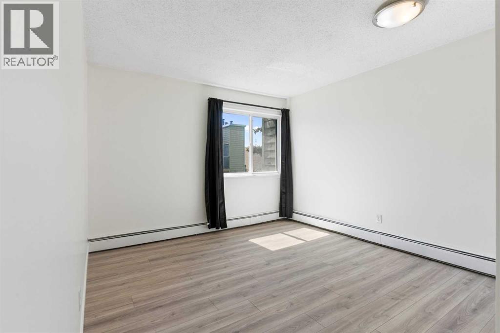 Single Family House for Sale in   Glamis Drive SW Glamorgan Calgary 