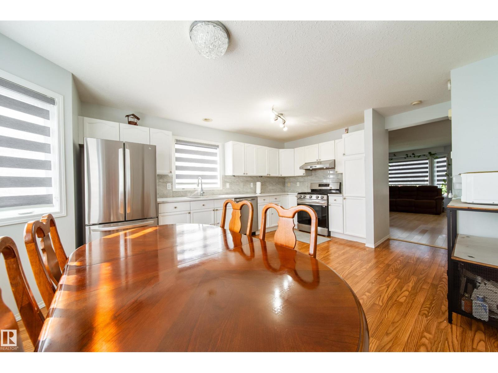 Photo 7 of 1905 36 Av Nw, Edmonton AB