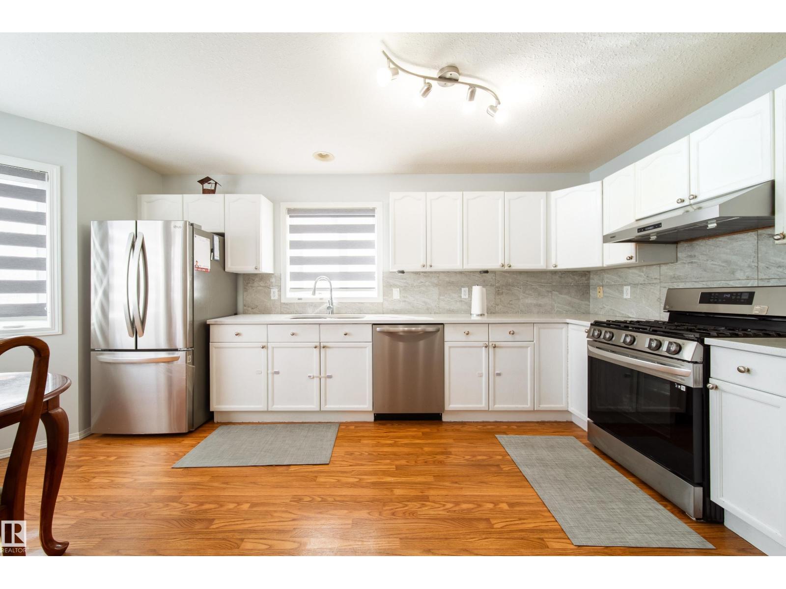 Photo 2 of 1905 36 Av Nw, Edmonton AB