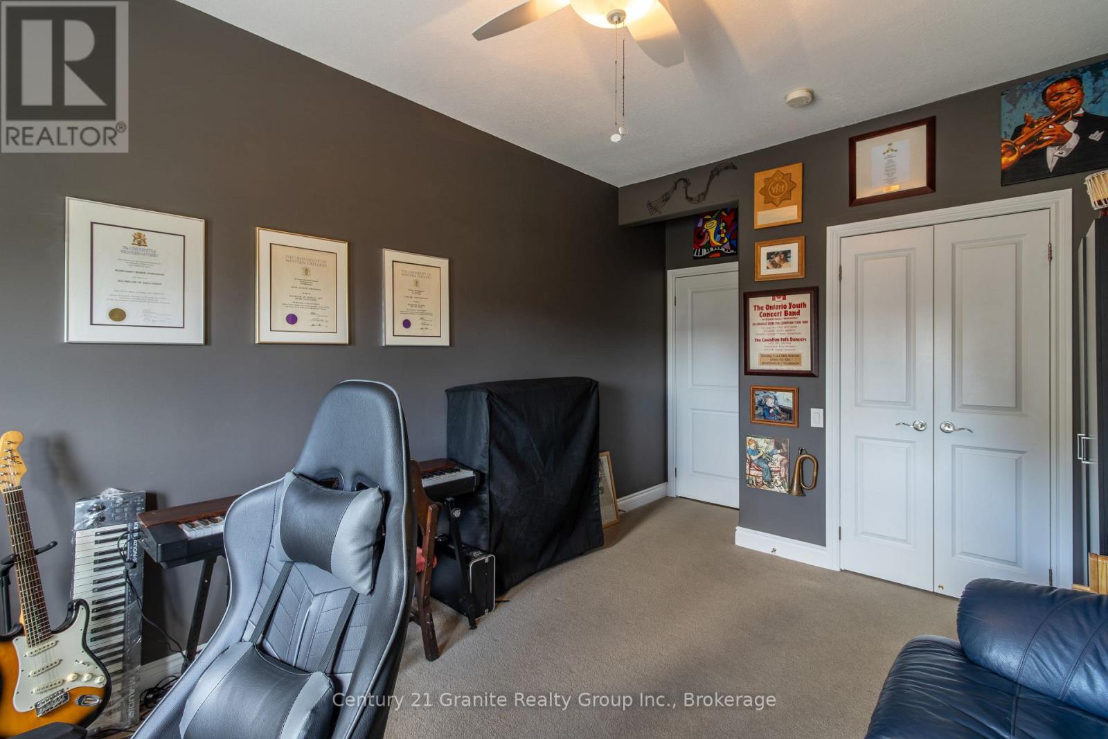 Photo 12 of 44 Webb Circle, Dysart Et Al ON