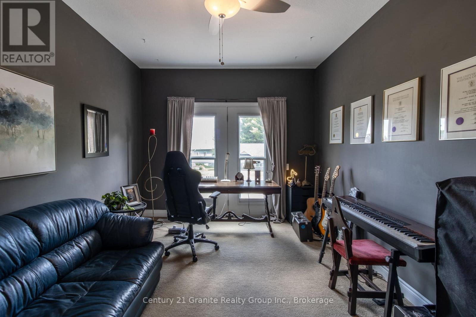 Photo 46 of 44 Webb Circle, Dysart Et Al ON