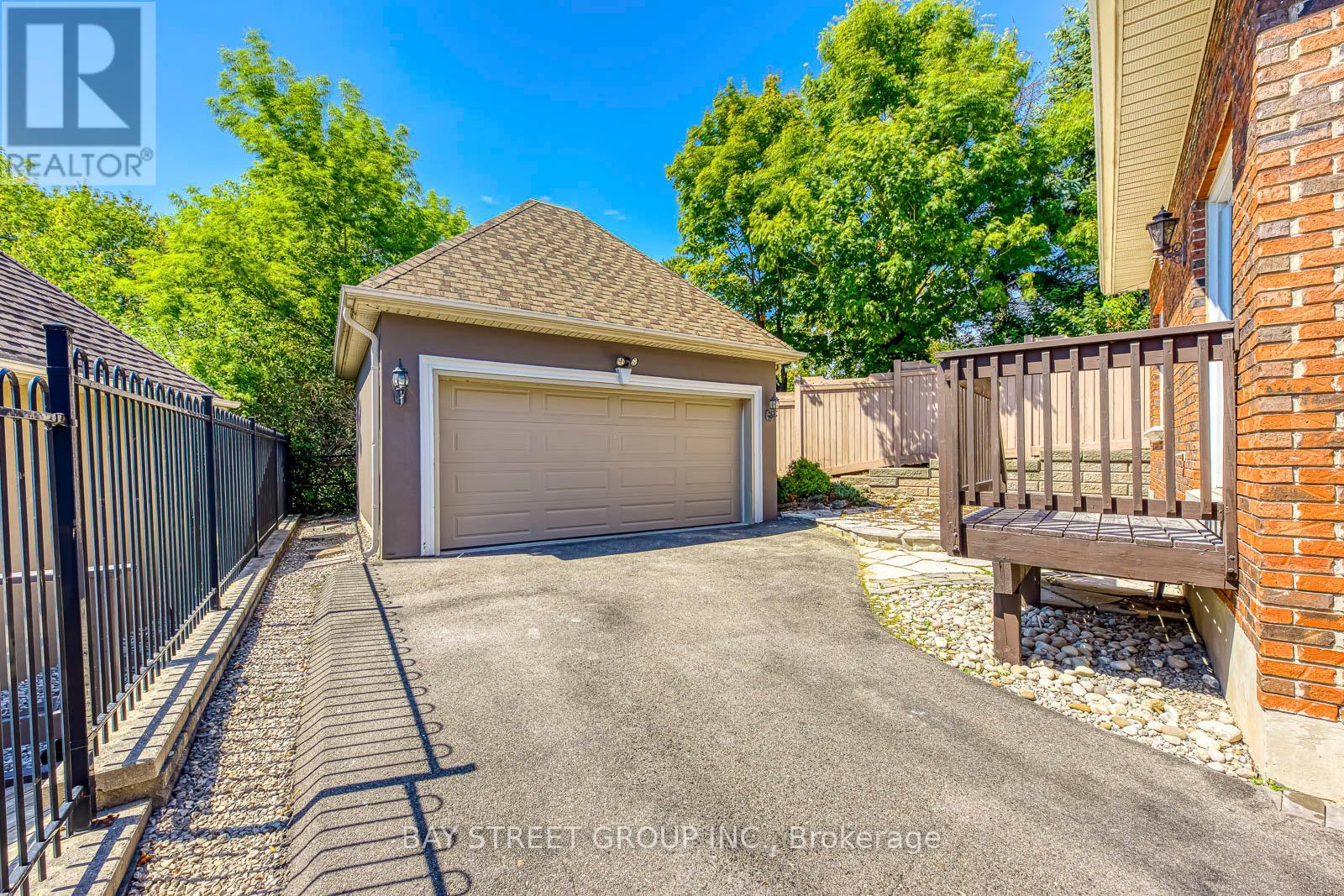 Photo 3 of 2273 Woodfield Road, Oakville ON