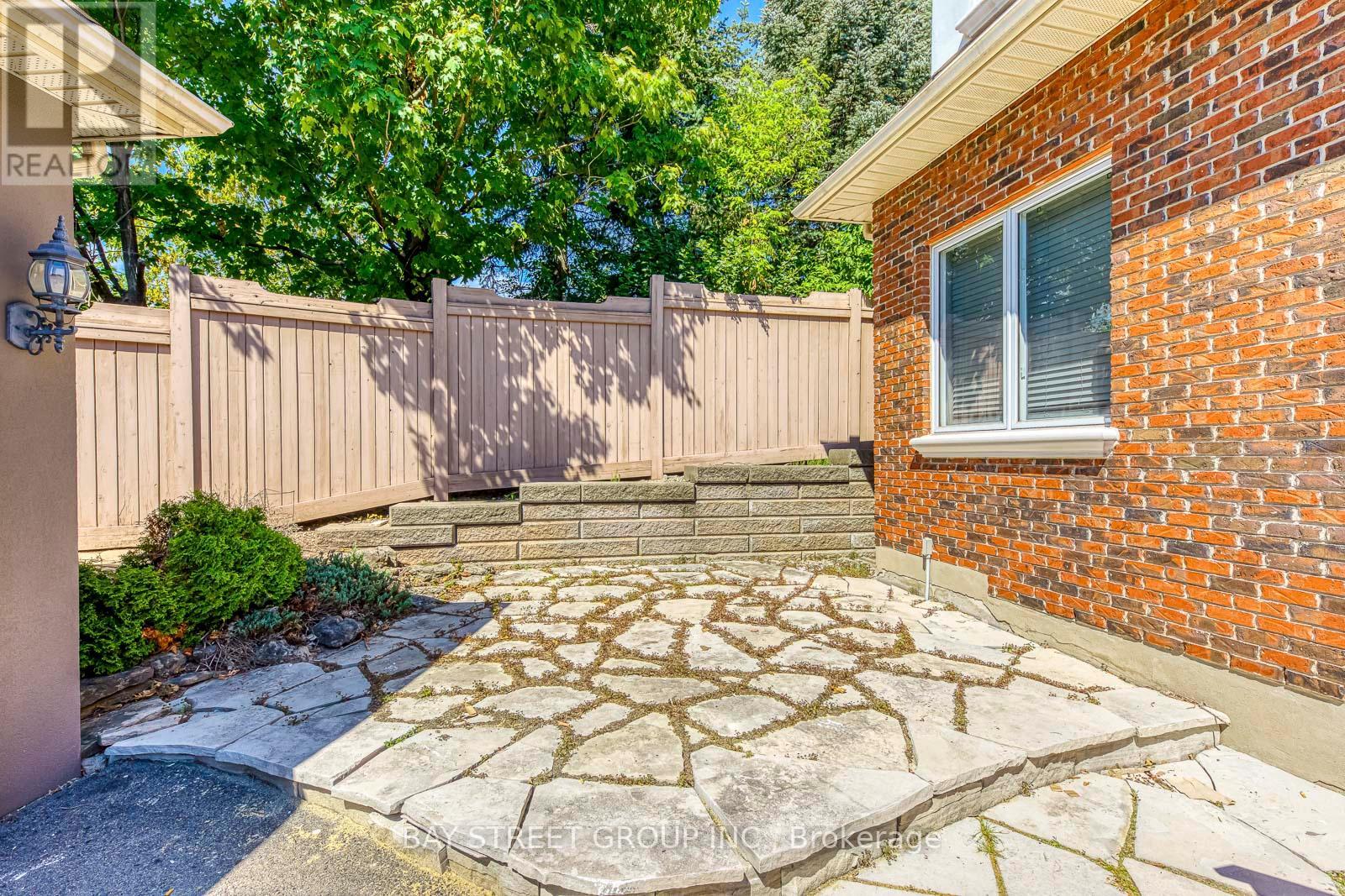 Photo 2 of 2273 Woodfield Road, Oakville ON