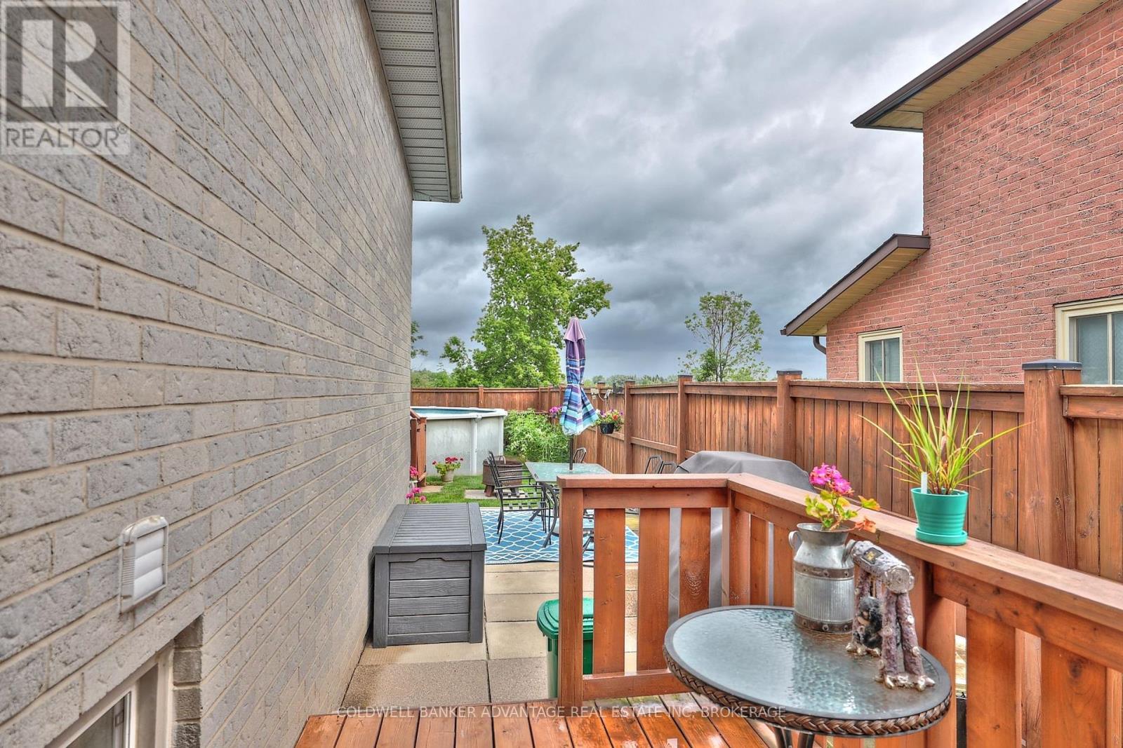 Photo 2 of 147 Briarsdale Crescent, Welland ON