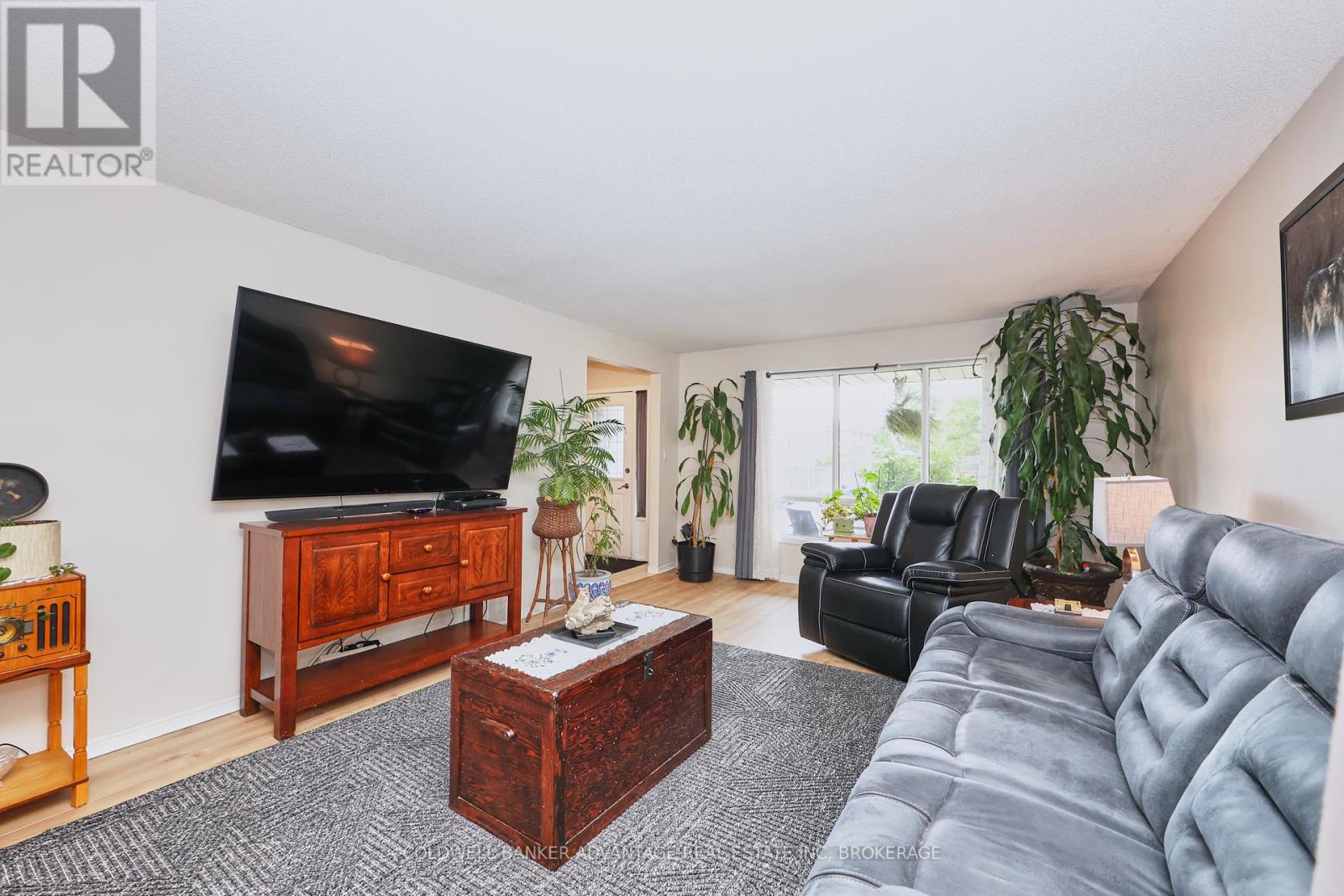 Photo 3 of 147 Briarsdale Crescent, Welland ON