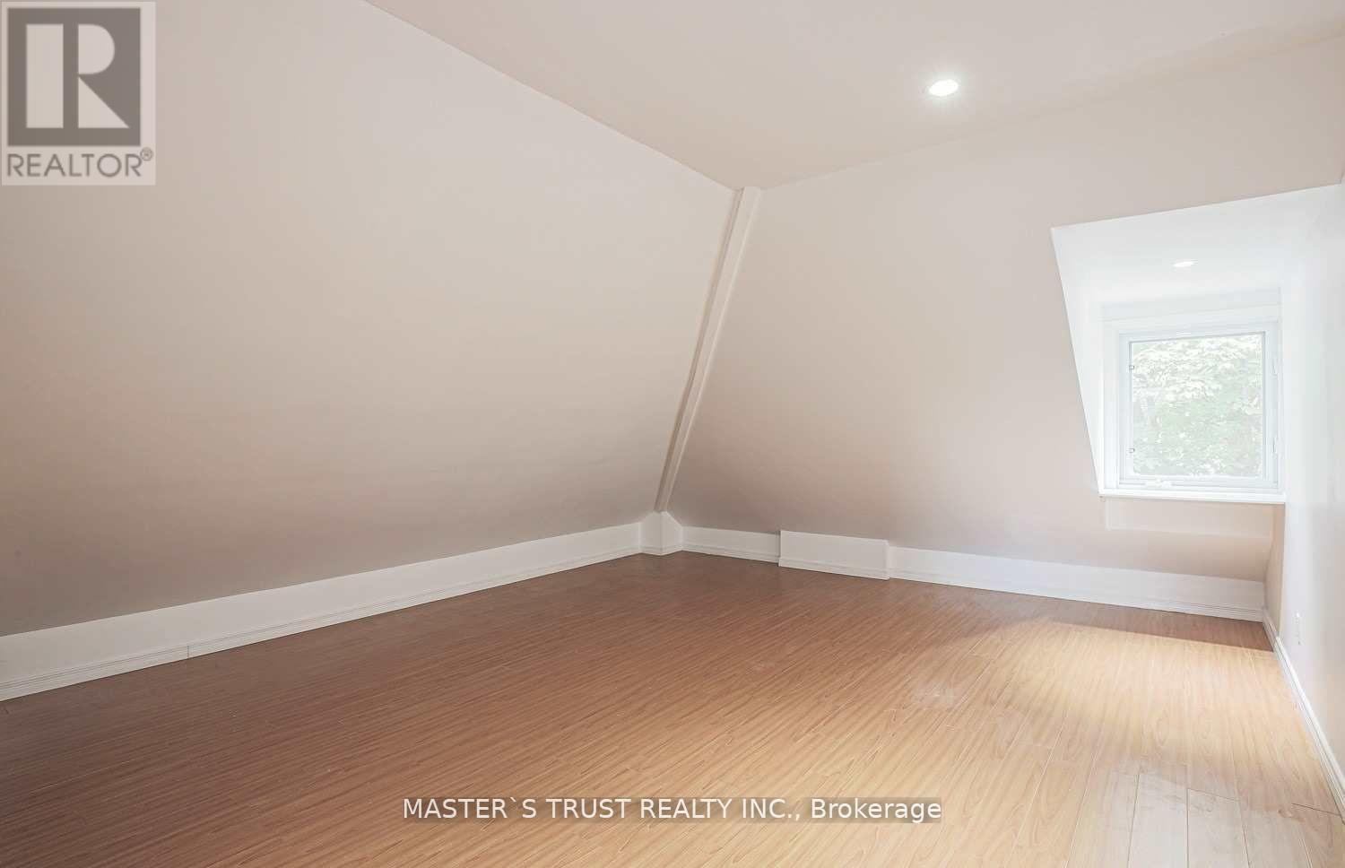 Photo 11 of Upper 2668 Midland Avenue, Toronto ON