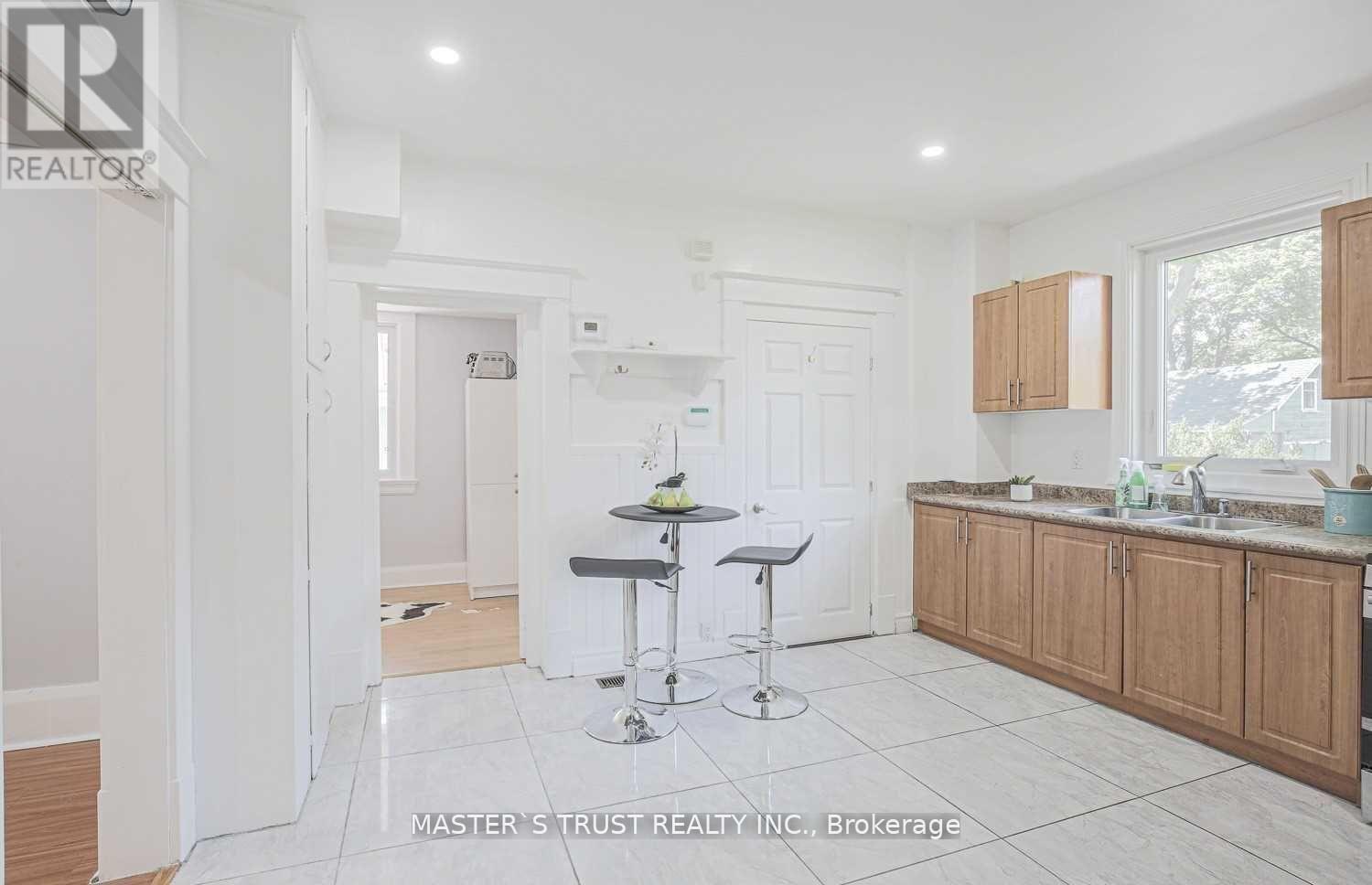 Photo 1 of Upper 2668 Midland Avenue, Toronto ON