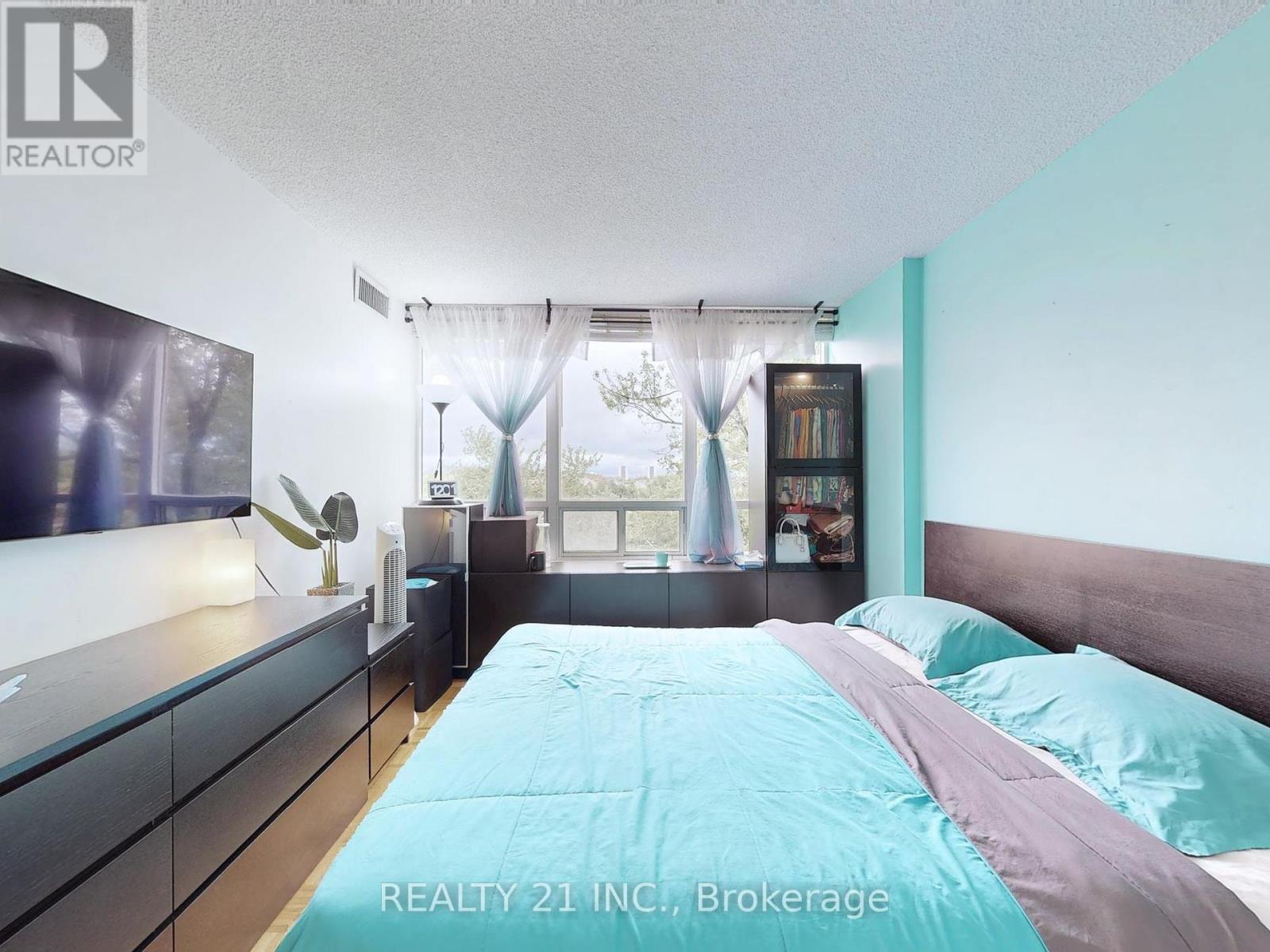 Photo 21 of 488 1 Greystone Walk Drive, Toronto ON