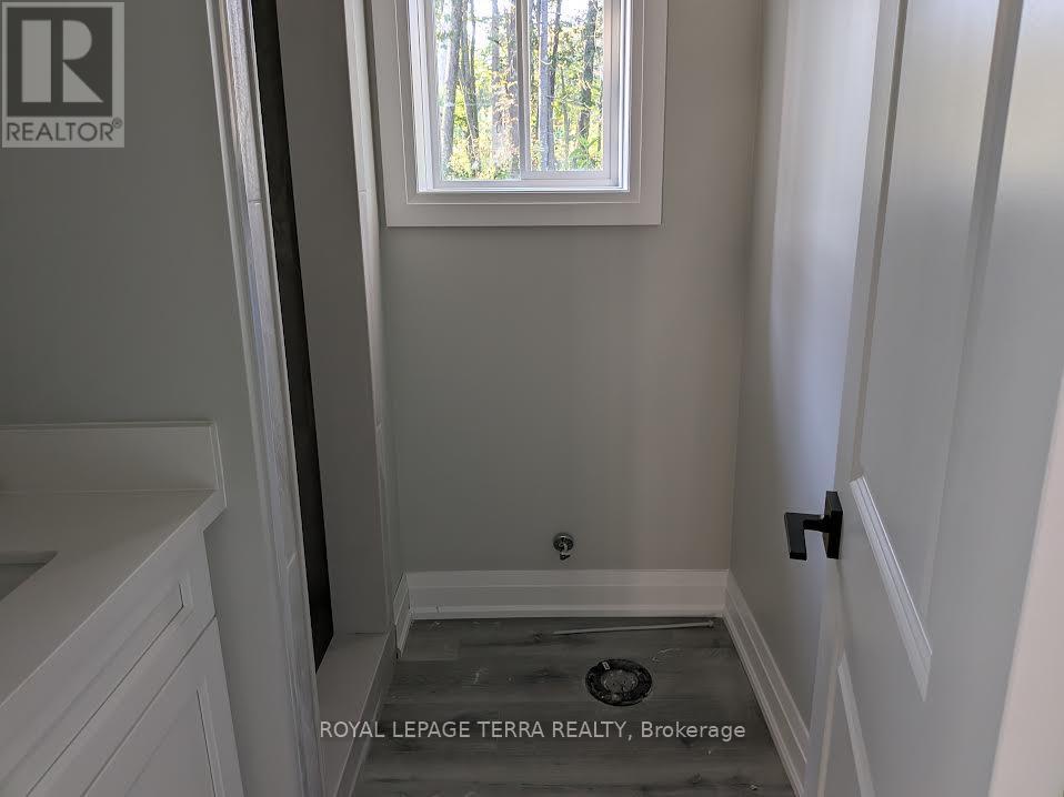 Photo 18 of 6 Joanne Crescent S, Wasaga Beach ON