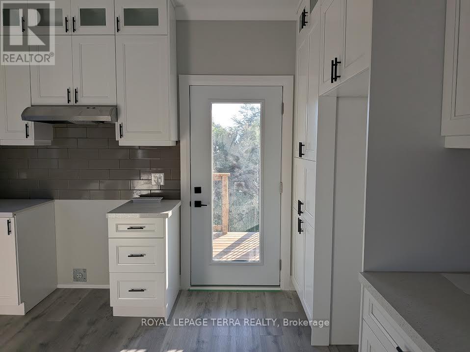 Photo 6 of 6 Joanne Crescent S, Wasaga Beach ON